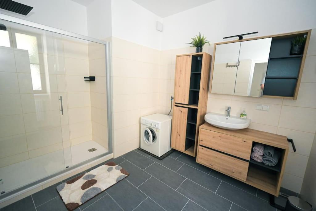 וינה Perfect Apartment Near @ City-Center מראה חיצוני תמונה
